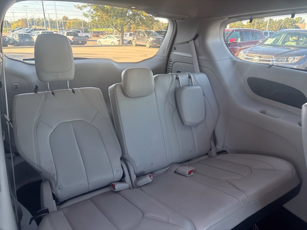 Used 2019 Chrysler Pacifica Touring-L Plus FWD image 34
