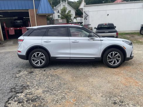 Used 2025 Lincoln Corsair FWD image 2