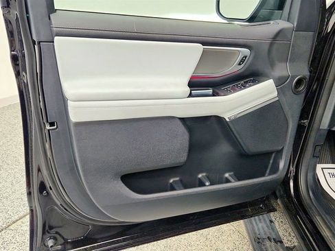 Used 2025 Ford Expedition Platinum w/ Driver's Package AWD/4WD image 10