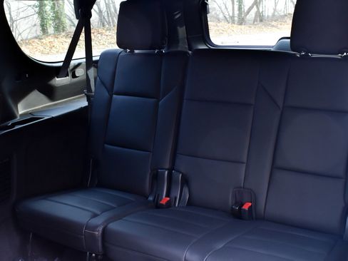 Used 2023 Cadillac Escalade ESV Luxury image 29