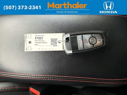 Used 2025 Ford Escape ST-Line AWD/4WD image 30