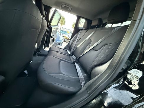 Used 2021 Jeep Renegade Sport image 17