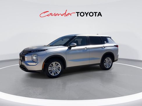 Used 2024 Mitsubishi Outlander ES image 4