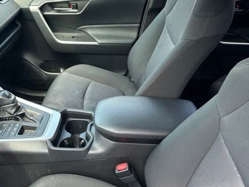 Used 2019 Toyota RAV4 XLE w/ Convenience Package AWD/4WD image 4