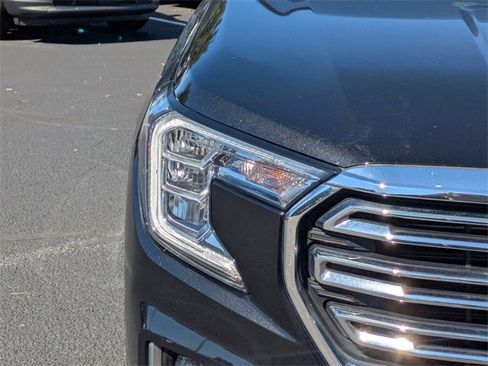 Used 2023 GMC Terrain SLT image 10