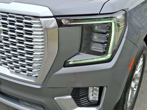 Used 2022 GMC Yukon XL Denali RWD image 9