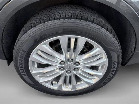 Used 2019 Cadillac XT5 Premium Luxury w/ Driver Assist Package image 9