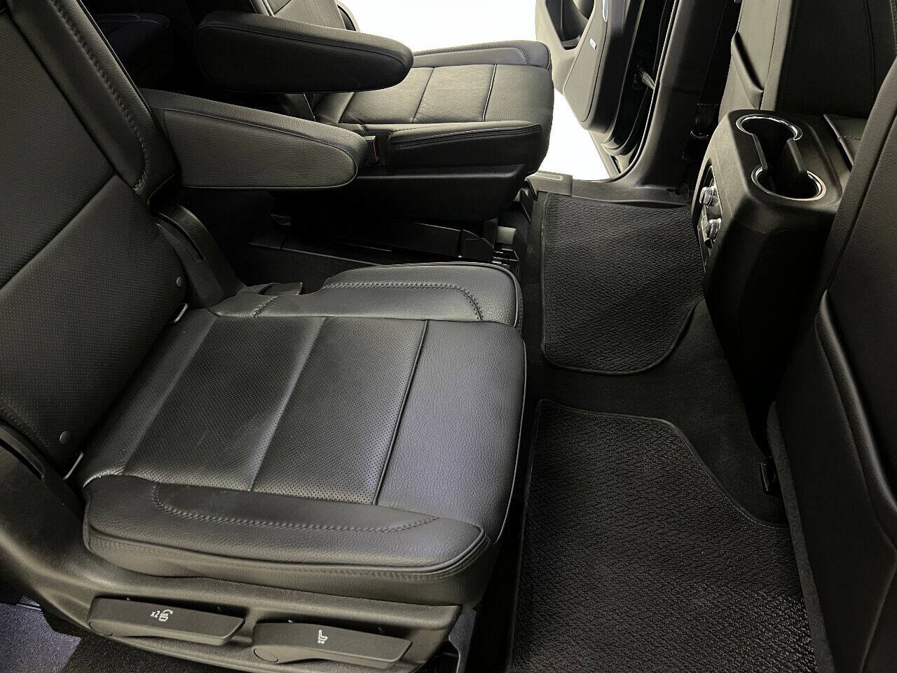 Used 2021 GMC Yukon XL Denali AWD/4WD image 79