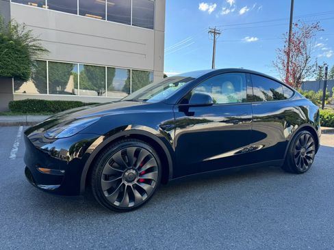 Used 2023 Tesla Model Y Performance AWD/4WD image 5
