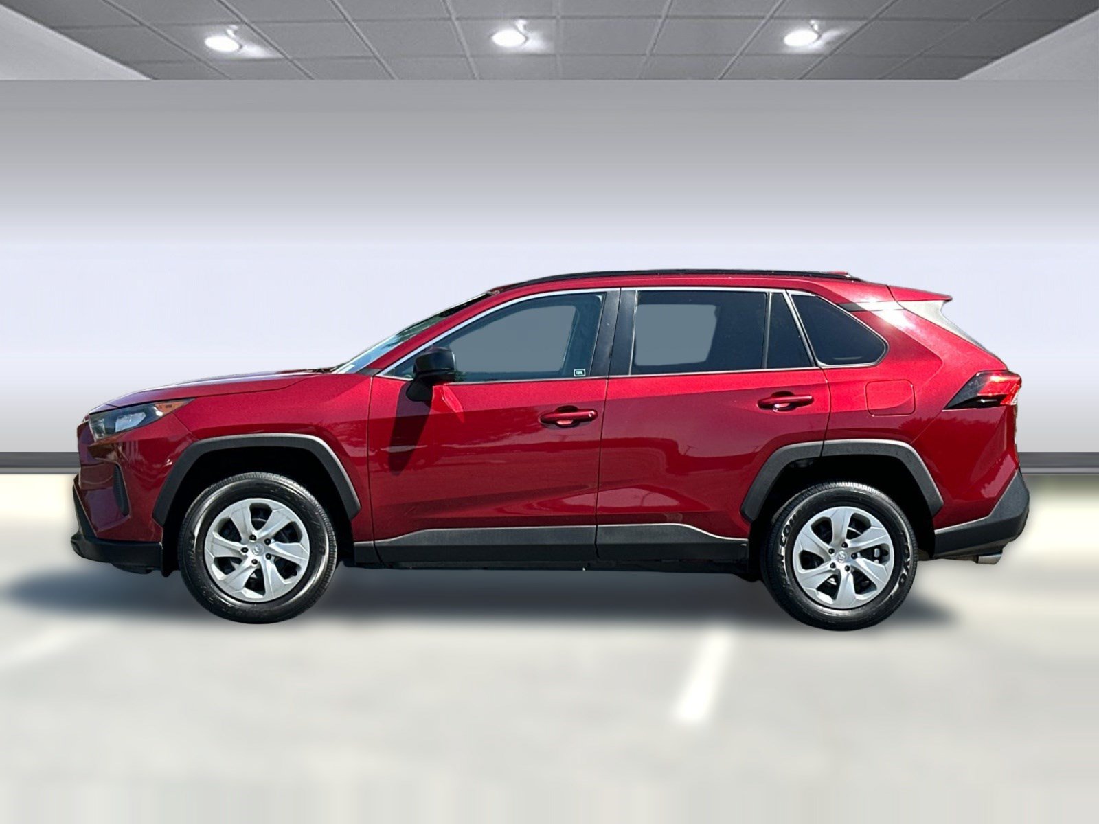 Used 2020 Toyota RAV4 LE AWD/4WD image 2