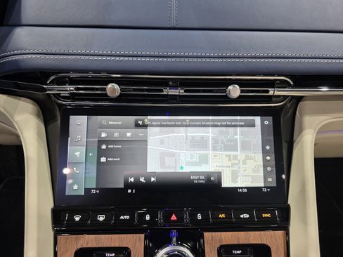 Used 2025 Aston Martin DB12 Convertible image 13