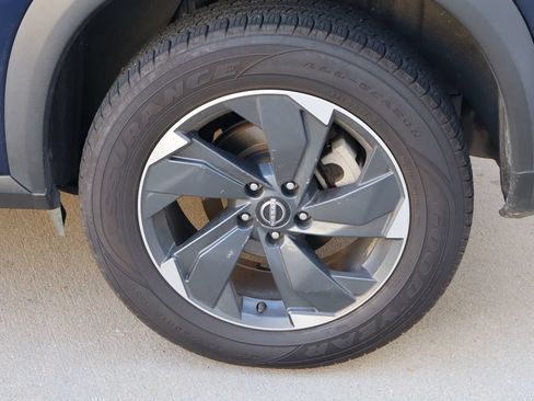 Used 2024 Nissan Rogue SV AWD/4WD image 27