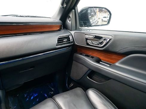 Used 2024 Lincoln Navigator Reserve image 11
