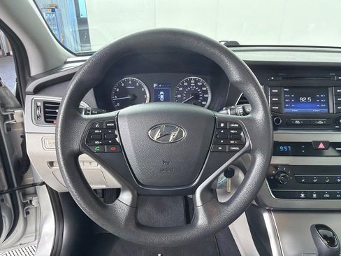 Used 2015 Hyundai Sonata SE w/ Option Group 09 FWD image 12