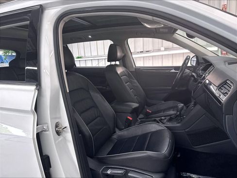 Used 2018 Volkswagen Tiguan SEL Premium AWD/4WD image 32