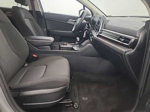 Used 2025 Kia Sportage LX image 15