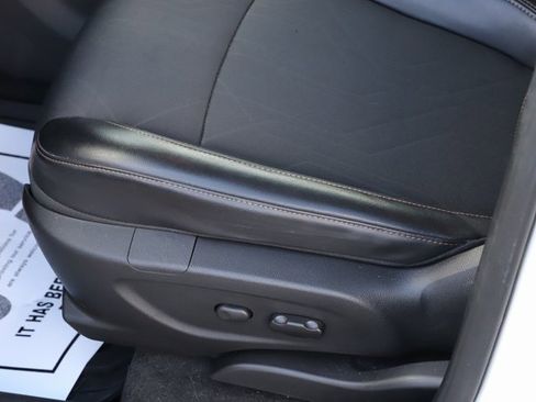 Used 2021 Chevrolet Trax LT w/ Redline Edition image 13