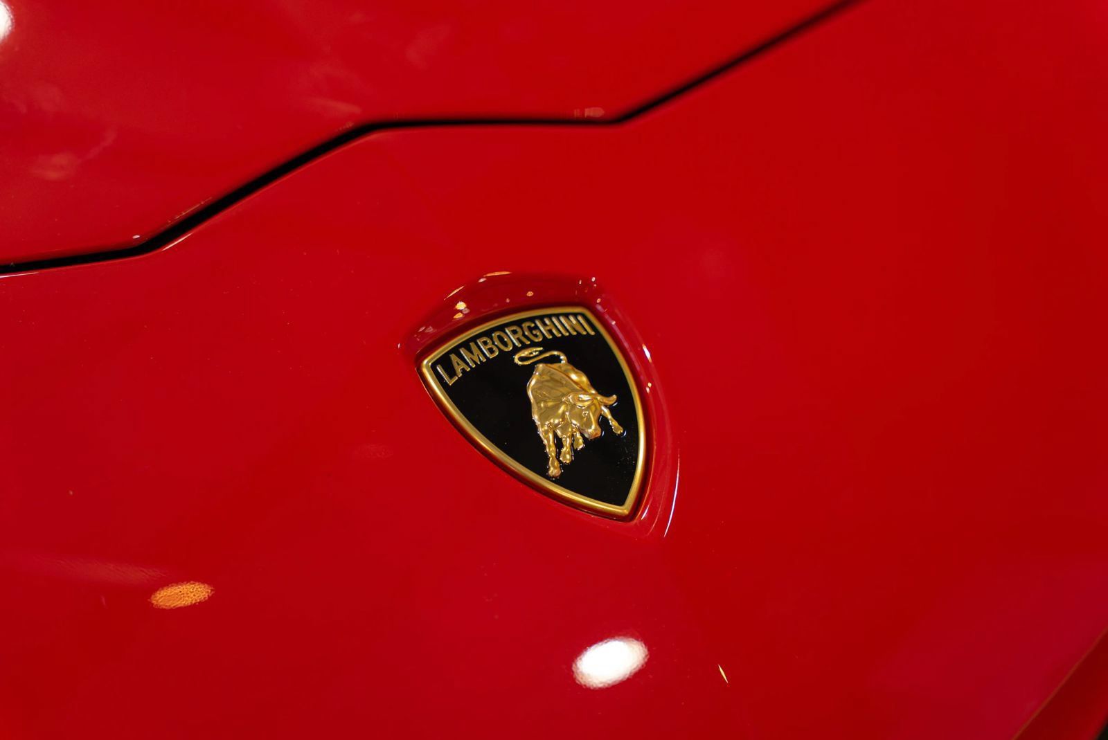 Used 2018 Lamborghini Aventador S AWD/4WD image 2