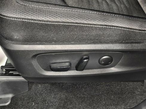 Used 2025 Nissan Pathfinder SV w/ SV Premium Package image 17