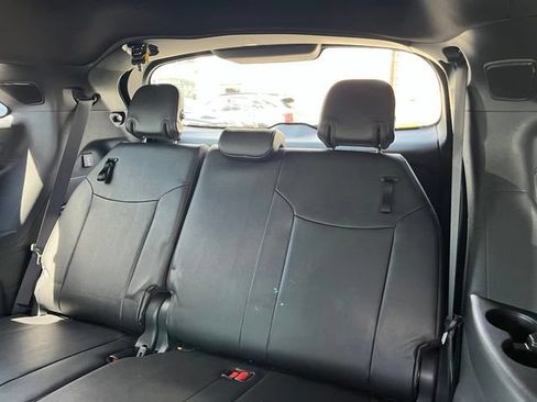 Used 2025 Toyota Sienna Platinum AWD/4WD image 38