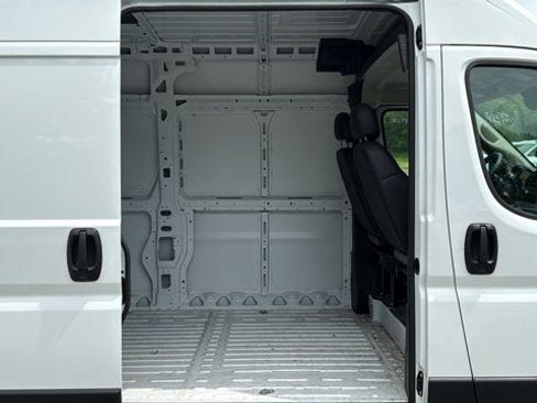 Used 2026 RAM ProMaster 2500 w/ Convenience Group FWD image 23