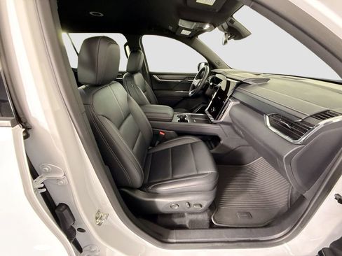 Used 2024 GMC Acadia Elevation w/ Luxury Package image 20