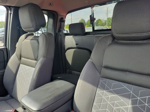 Used 2025 Nissan Frontier SV image 15