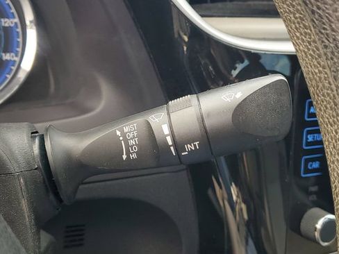 Used 2018 Toyota Corolla LE FWD image 18