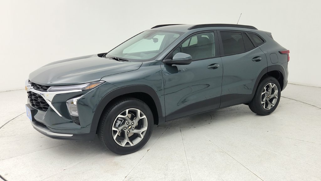 Used 2026 Chevrolet Trax LT FWD image 3