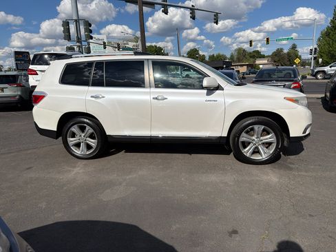 Used 2012 Toyota Highlander Limited w/ Tow Pkg AWD/4WD image 9