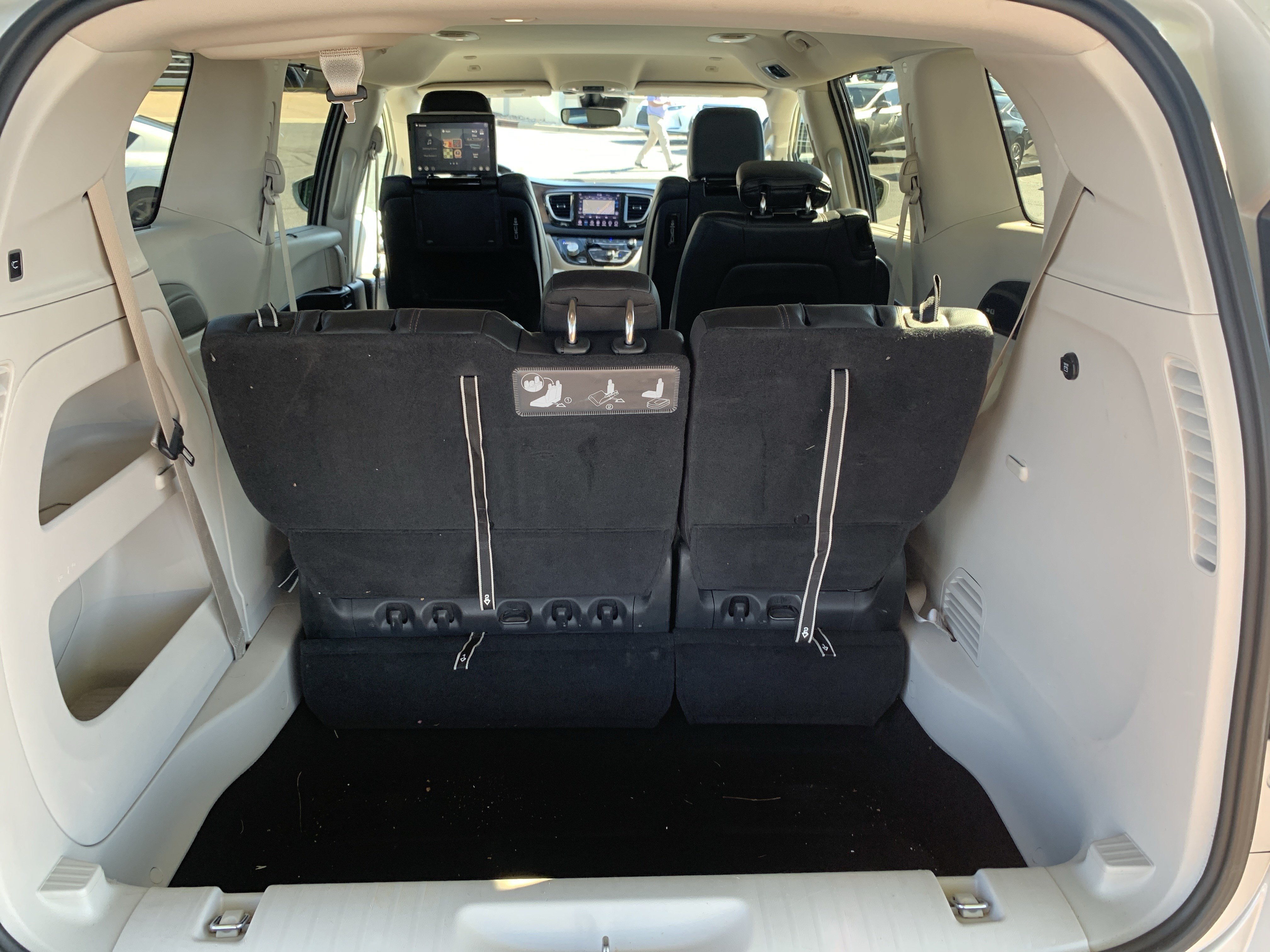 Used 2019 Chrysler Pacifica Touring-L Plus w/ Advanced Safetytec Group FWD image 34