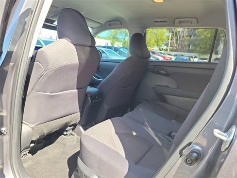 Used 2023 Toyota Highlander L image 7