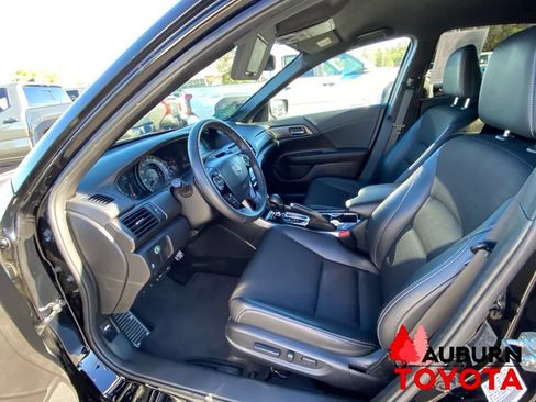 Used 2017 Honda Accord Sport image 28