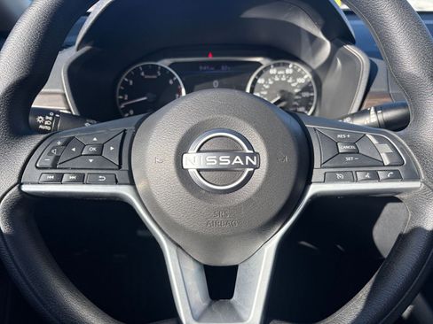 Used 2025 Nissan Altima 2.5 SV FWD image 22