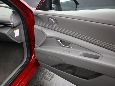 Used 2025 Hyundai Elantra SEL image 24