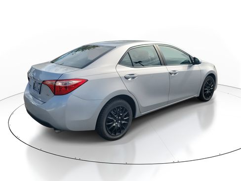 Used 2018 Toyota Corolla LE image 6