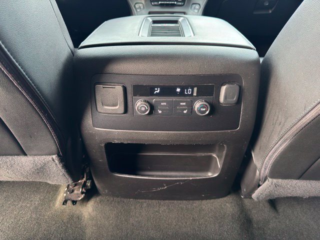 Used 2017 GMC Yukon SLT AWD/4WD image 10