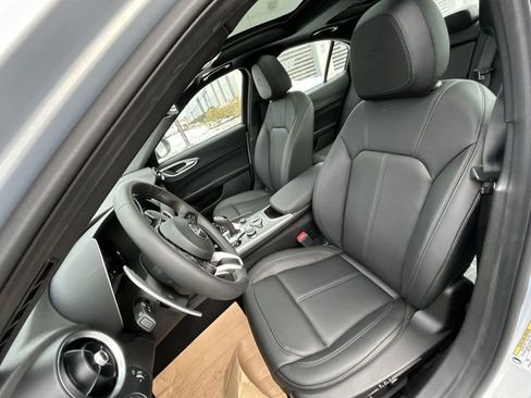 New 2025 Alfa Romeo Giulia AWD w/ Driving Assist Package image 11