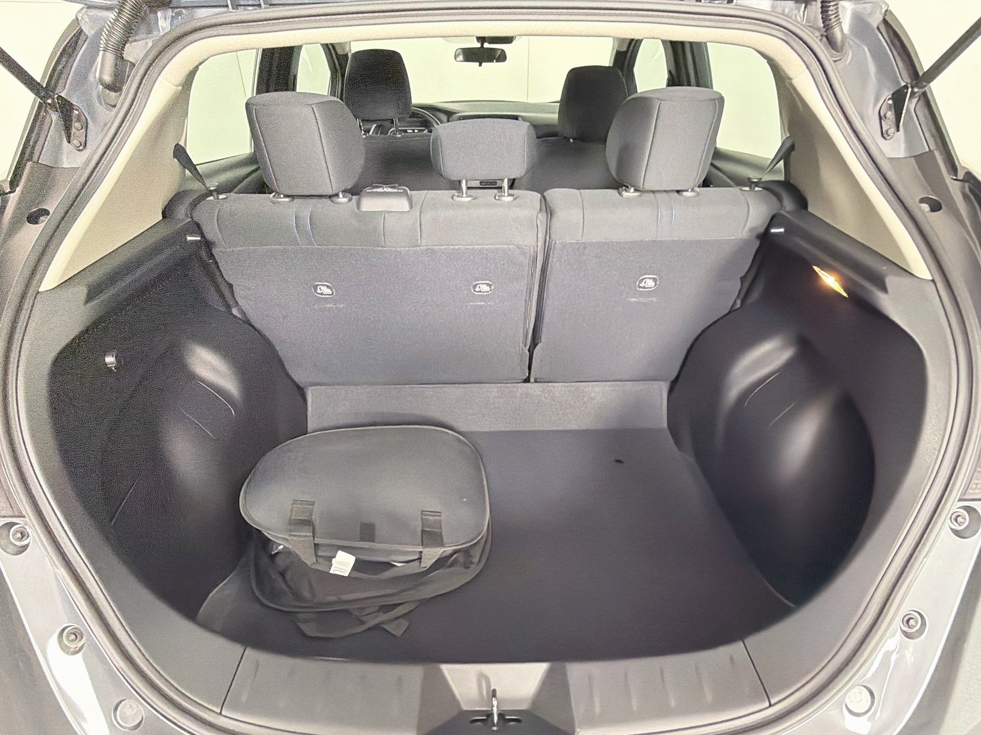 Used 2025 Nissan Leaf S FWD image 27