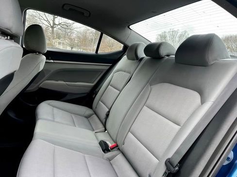 Used 2017 Hyundai Elantra SE image 18