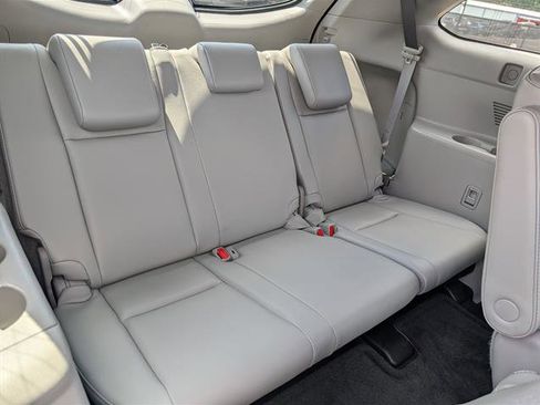 Used 2019 Toyota Highlander XLE image 14