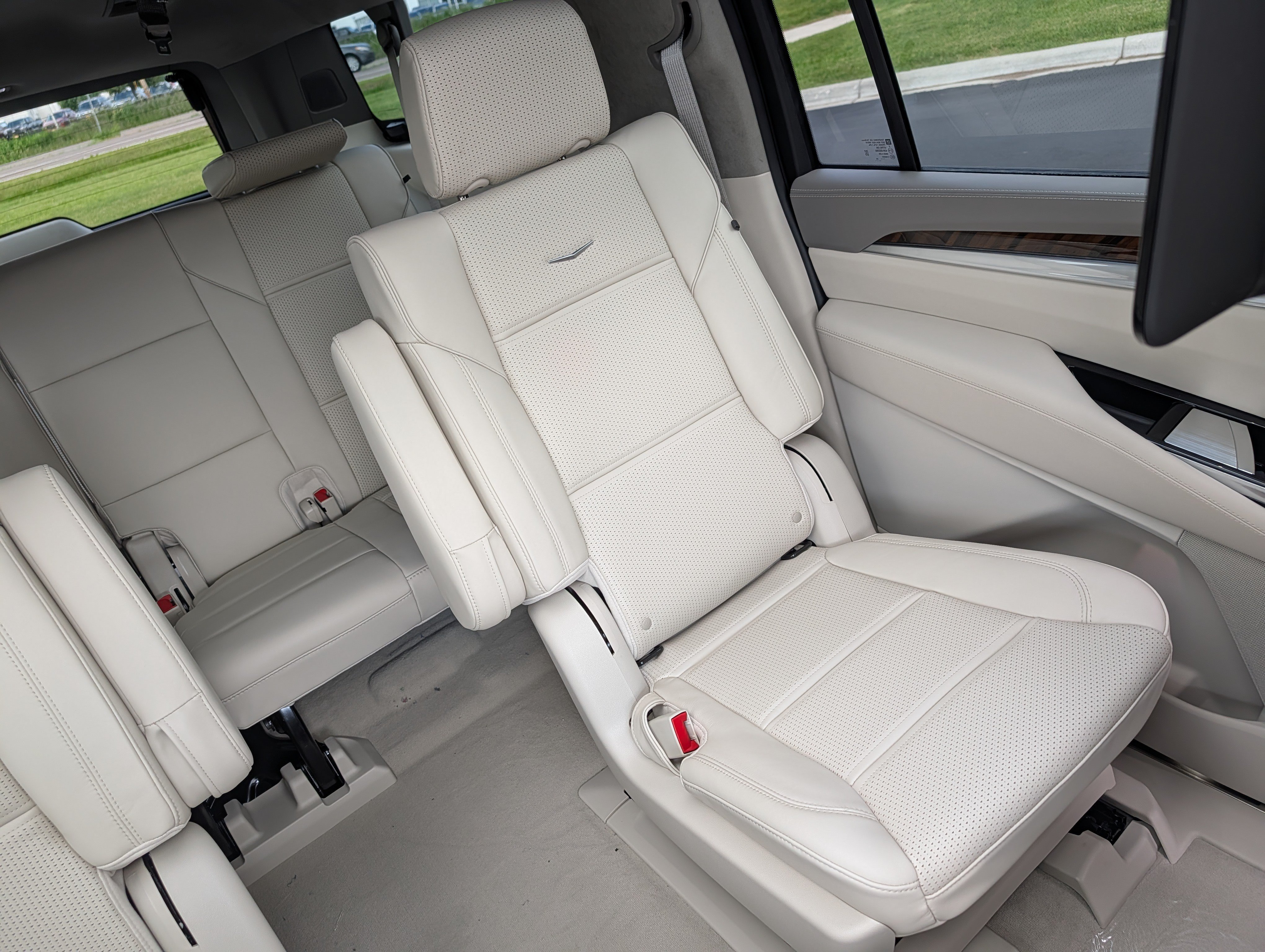 Used 2026 Cadillac Escalade ESV Platinum Luxury w/ LPO, Radiant Package AWD/4WD image 16