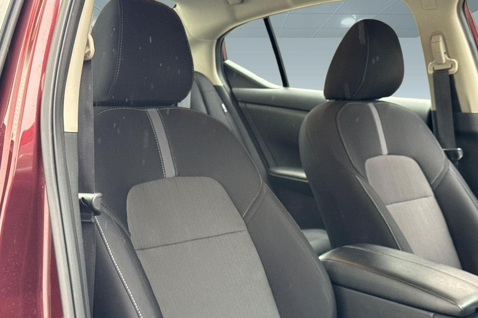 Used 2024 Nissan Sentra SV FWD image 31