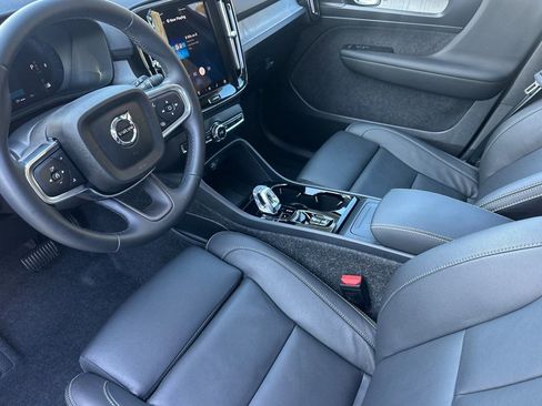 Used 2025 Volvo XC40 B5 Ultra w/ Climate Package image 4