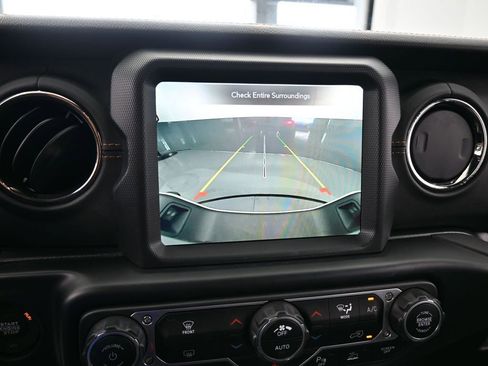 Used 2022 Jeep Gladiator Overland image 18