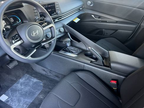 New 2026 Hyundai Elantra SE image 12