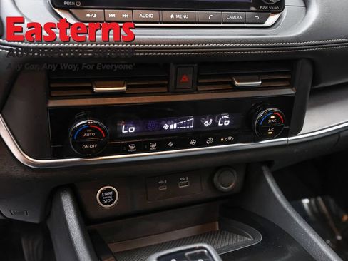 Used 2023 Nissan Rogue SV AWD/4WD image 19