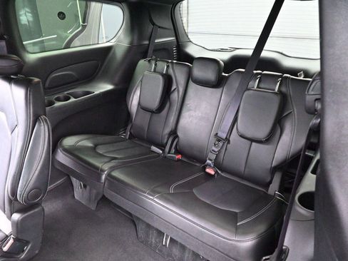 Used 2025 Chrysler Pacifica Select FWD image 59