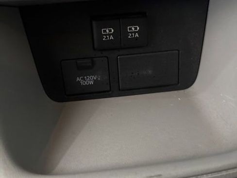 Used 2017 Toyota Highlander XLE FWD image 23