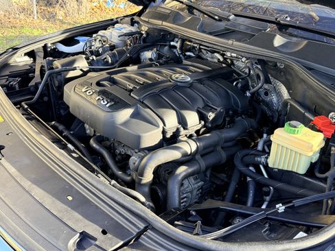 Used 2016 Volkswagen Touareg Executive image 33